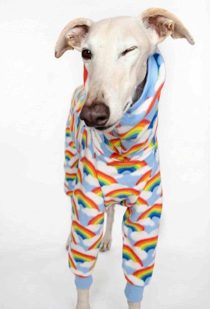 Detalle del cuello alto protector del pijama polar Cielo para galgos frioleros